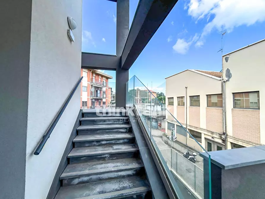 Immagine 21 di Palazzo in affitto  in via Ulisse a Catania