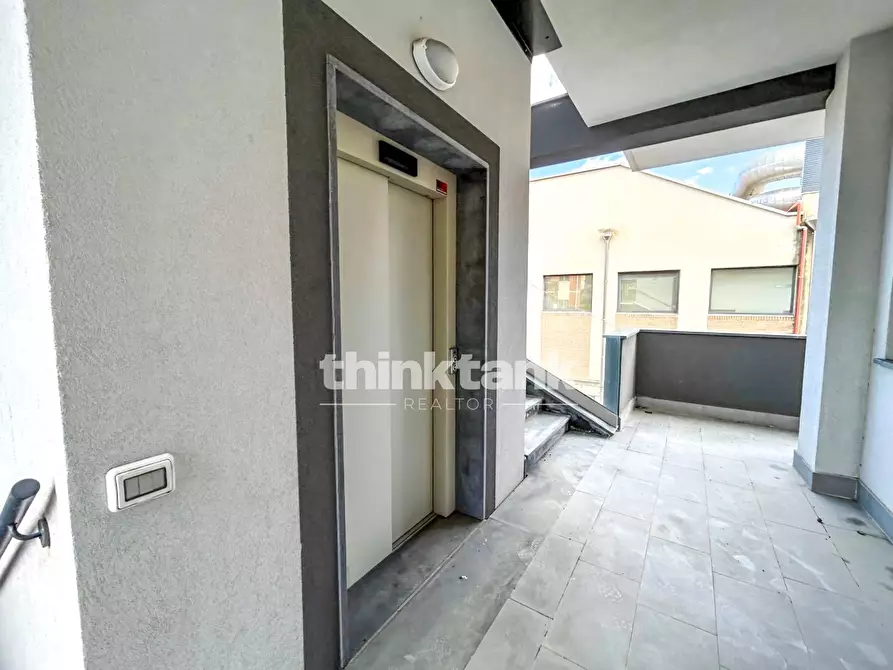 Immagine 22 di Palazzo in affitto  in via Ulisse a Catania