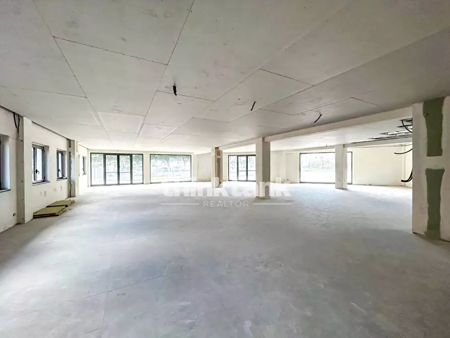 Immagine 23 di Palazzo in affitto  in via Ulisse a Catania