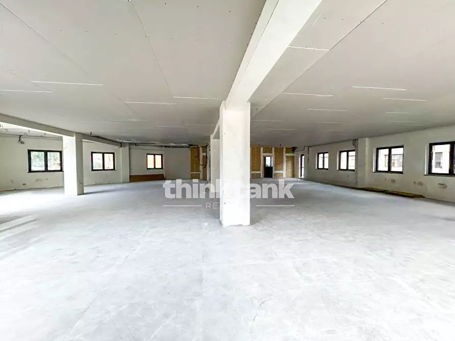 Immagine 24 di Palazzo in affitto  in via Ulisse a Catania