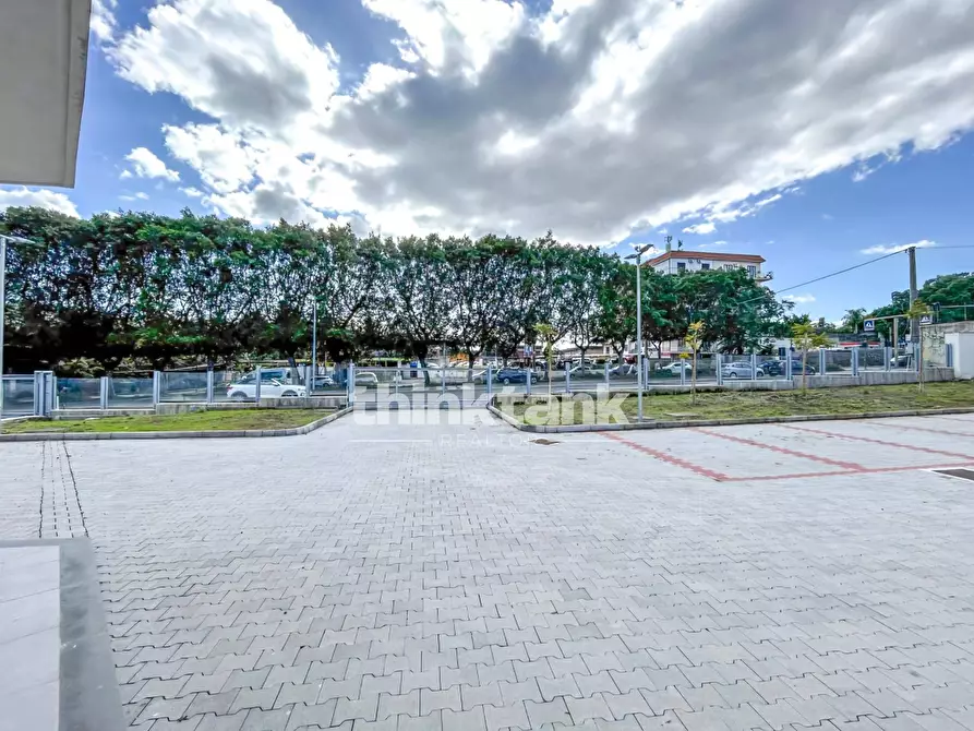 Immagine 26 di Palazzo in affitto  in via Ulisse a Catania