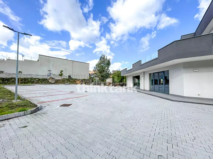 Immagine 30 di Palazzo in affitto  in via Ulisse a Catania