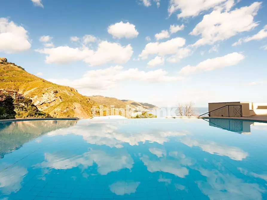 Immagine 2 di Appartamento in vendita  in Via Mario e Nicolo Garipoli a Taormina