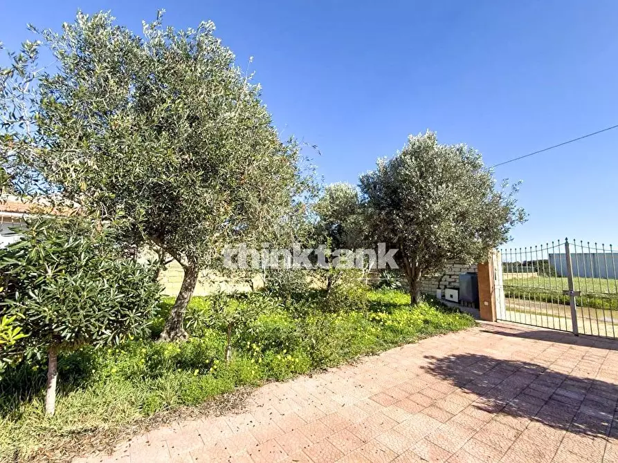 Immagine 40 di Villa in vendita  in Via Del Berillio a Siracusa