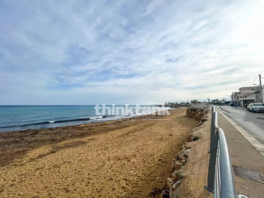 Immagine 2 di Casa semindipendente in vendita  in Corso Gaetano D'agata a Avola