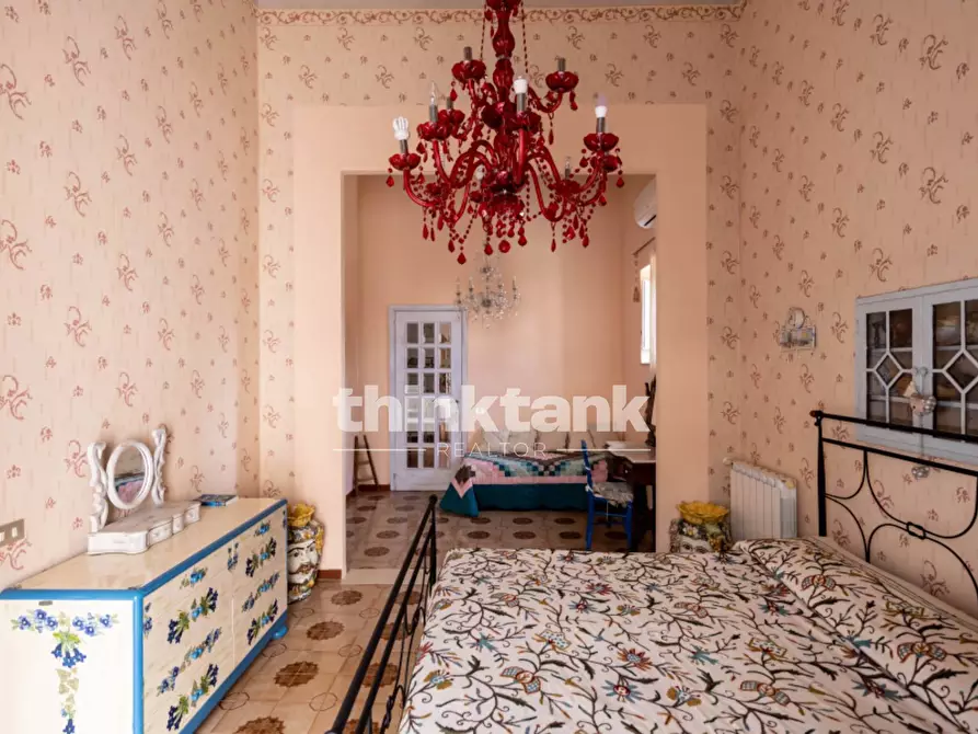 Immagine 4 di Villa in vendita  in Via Santa Lucia a Gravina Di Catania