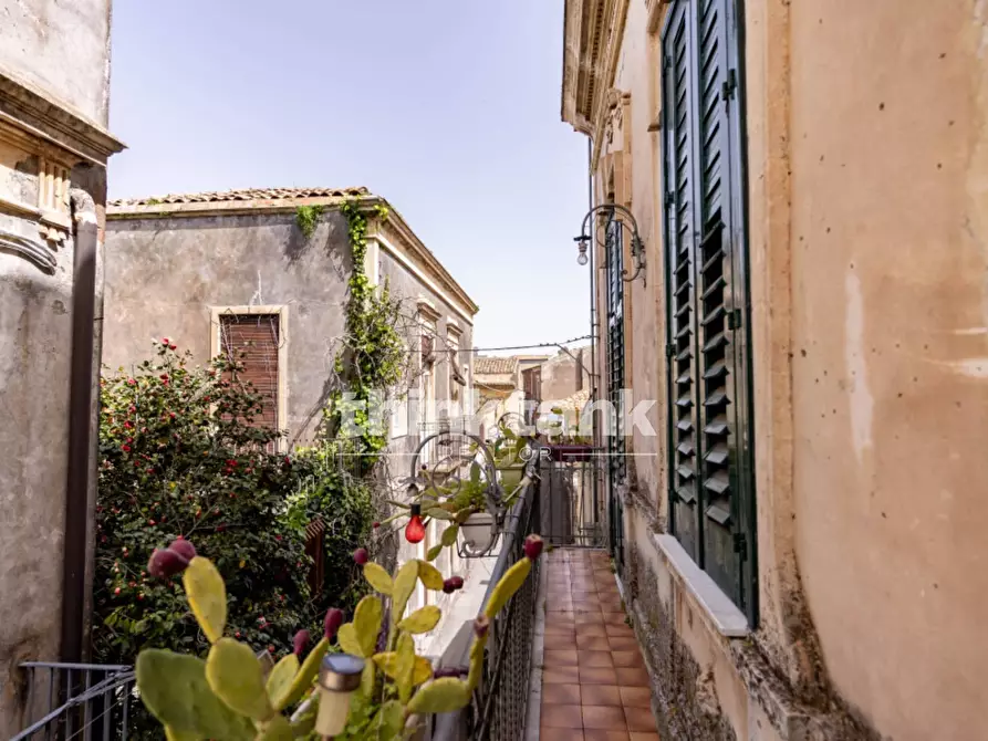 Immagine 15 di Villa in vendita  in Via Santa Lucia a Gravina Di Catania