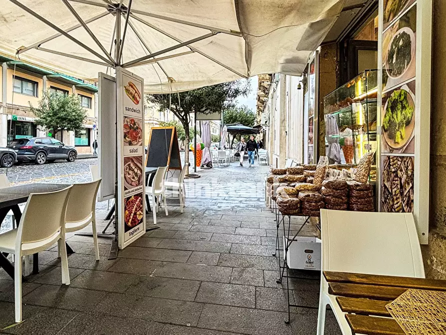 Immagine 3 di Locale commerciale in vendita  in corso umberto 1 a Siracusa