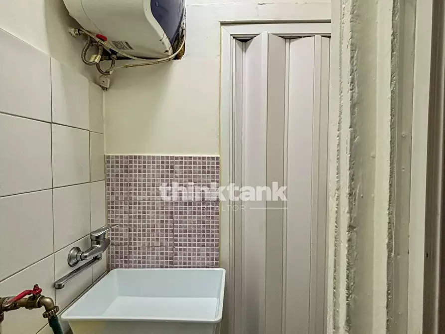 Immagine 27 di Locale commerciale in vendita  in corso umberto 1 a Siracusa