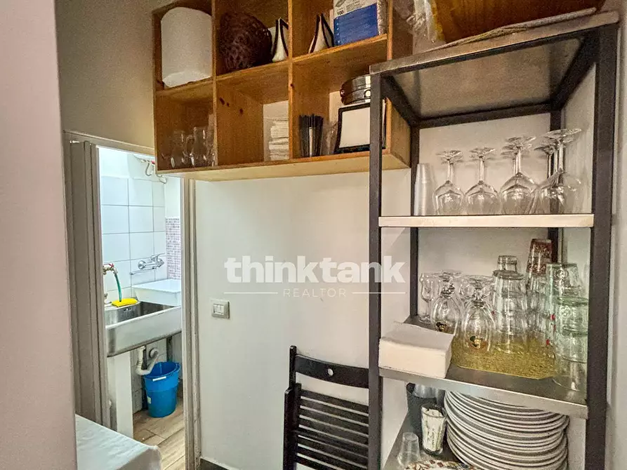 Immagine 26 di Locale commerciale in vendita  in corso umberto 1 a Siracusa