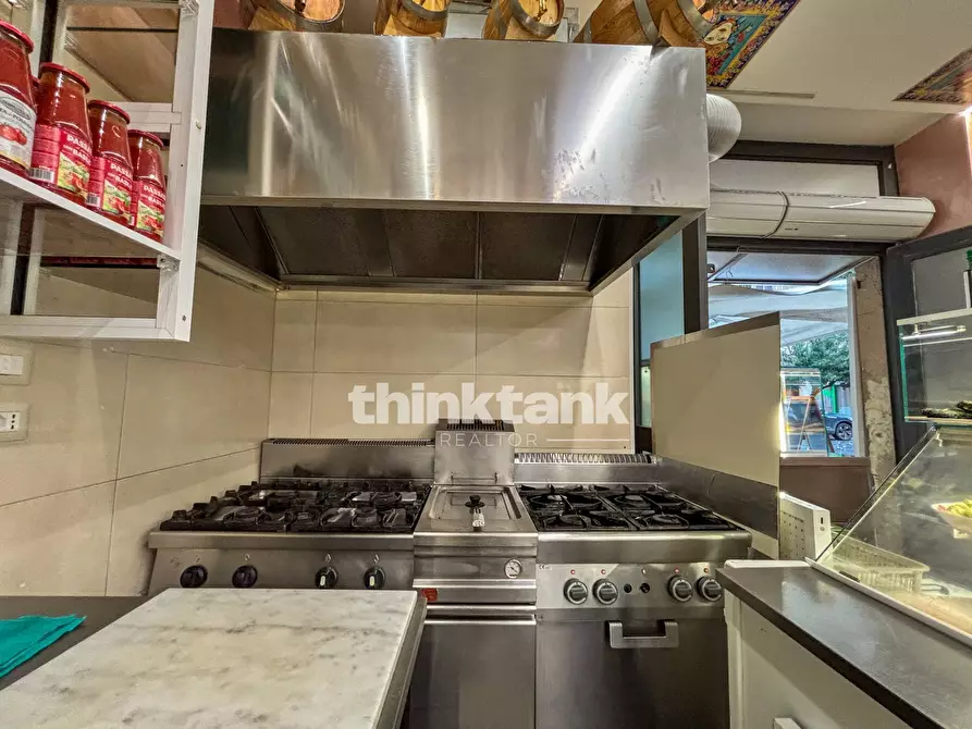 Immagine 9 di Locale commerciale in vendita  in corso umberto 1 a Siracusa