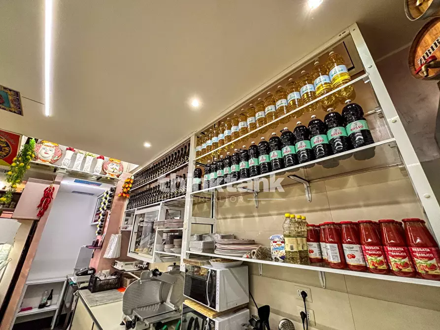 Immagine 11 di Locale commerciale in vendita  in corso umberto 1 a Siracusa