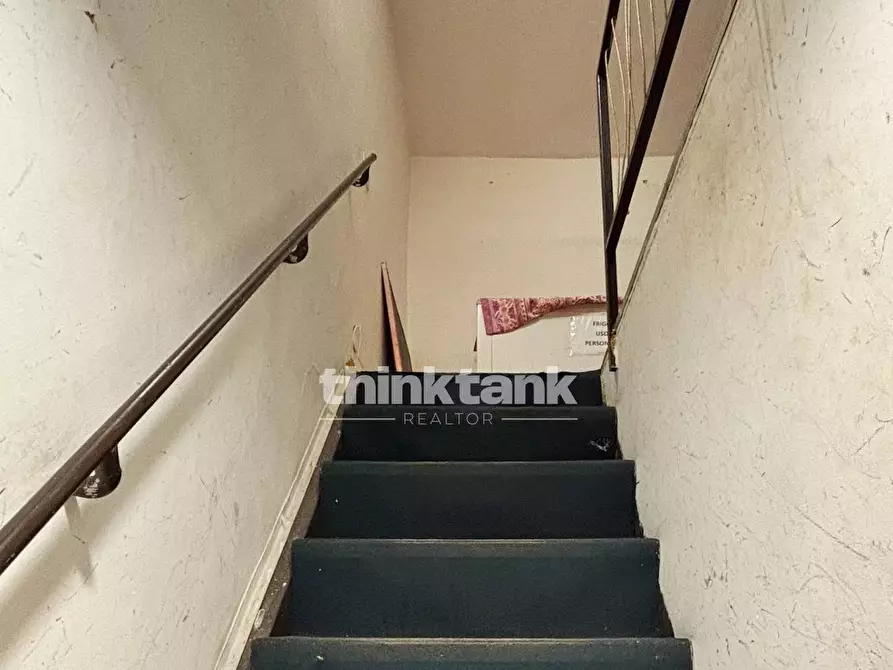 Immagine 14 di Locale commerciale in vendita  in corso umberto 1 a Siracusa