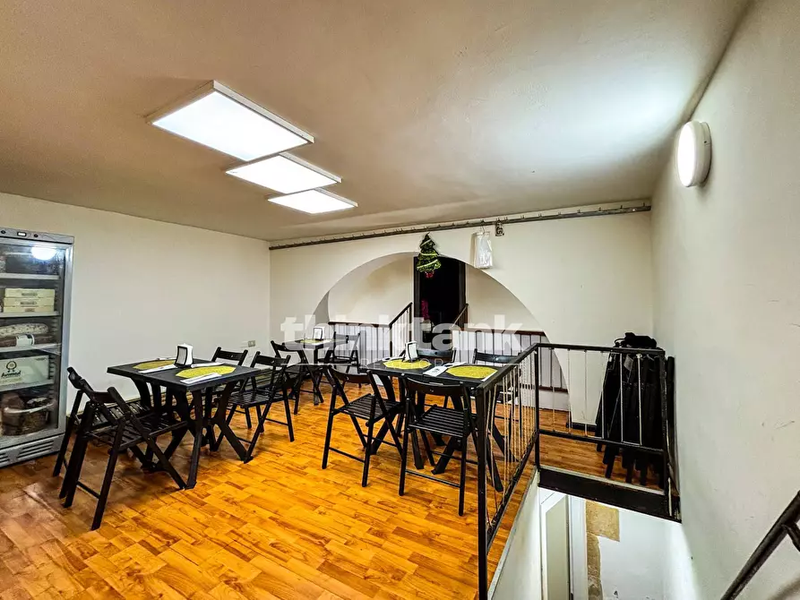 Immagine 15 di Locale commerciale in vendita  in corso umberto 1 a Siracusa