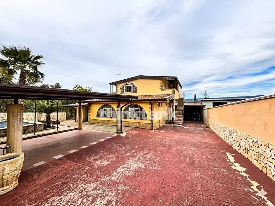 Immagine 3 di Villa in vendita  in Via Luigi Volpicelli a Floridia