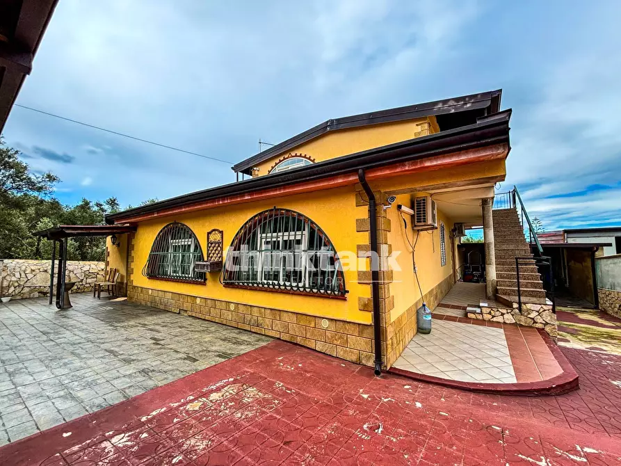 Immagine 1 di Villa in vendita  in Via Luigi Volpicelli a Floridia