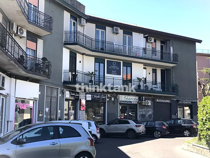 Immagine 1 di Appartamento in vendita  in Piazza Dante Alighieri 6 a Gravina Di Catania