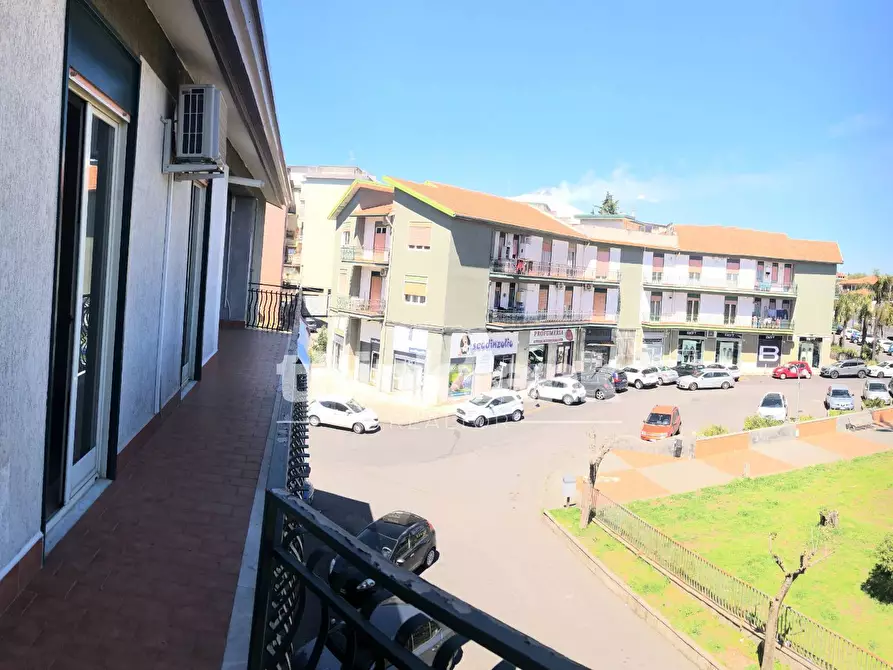 Immagine 7 di Appartamento in vendita  in Piazza Dante Alighieri 6 a Gravina Di Catania