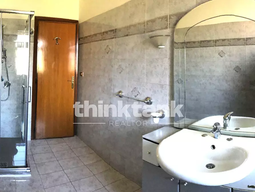 Immagine 11 di Appartamento in vendita  in Piazza Dante Alighieri 6 a Gravina Di Catania