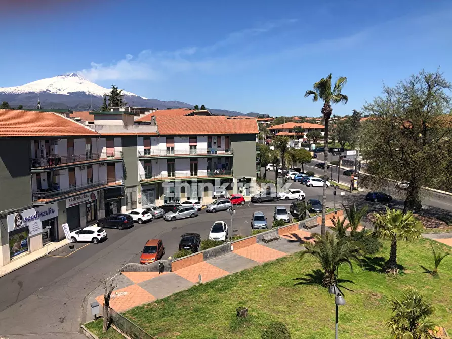 Immagine 25 di Appartamento in vendita  in Piazza Dante Alighieri 6 a Gravina Di Catania