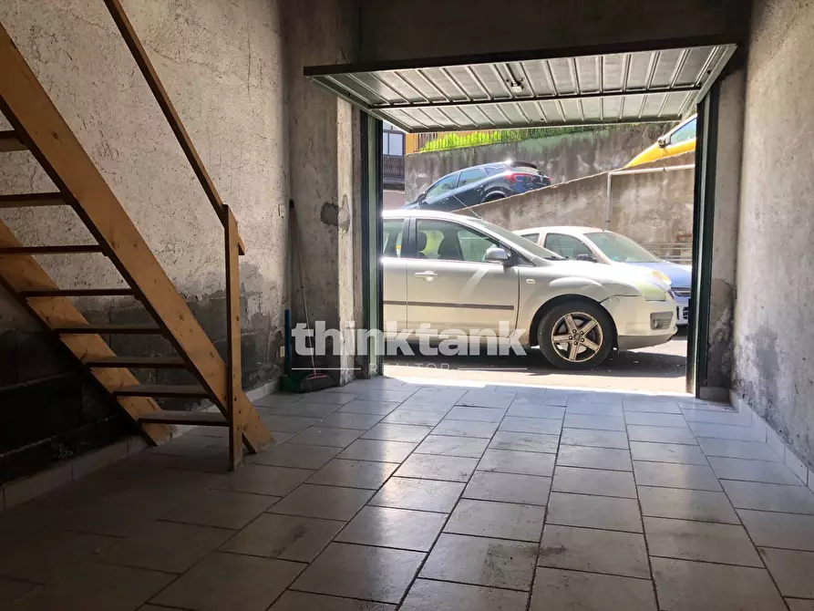 Immagine 28 di Appartamento in vendita  in Piazza Dante Alighieri 6 a Gravina Di Catania