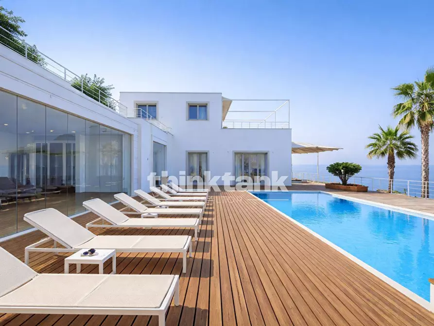 Immagine 1 di Villa in vendita  in Contrada Sillemi a Letojanni