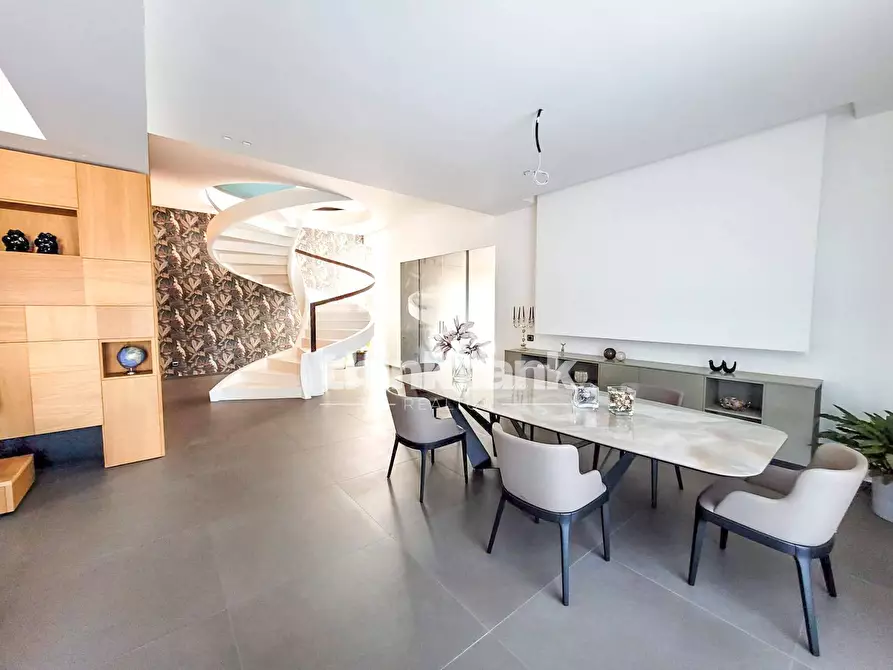 Immagine 10 di Villa in vendita  in Via Timone Zaccanazzo a Acireale