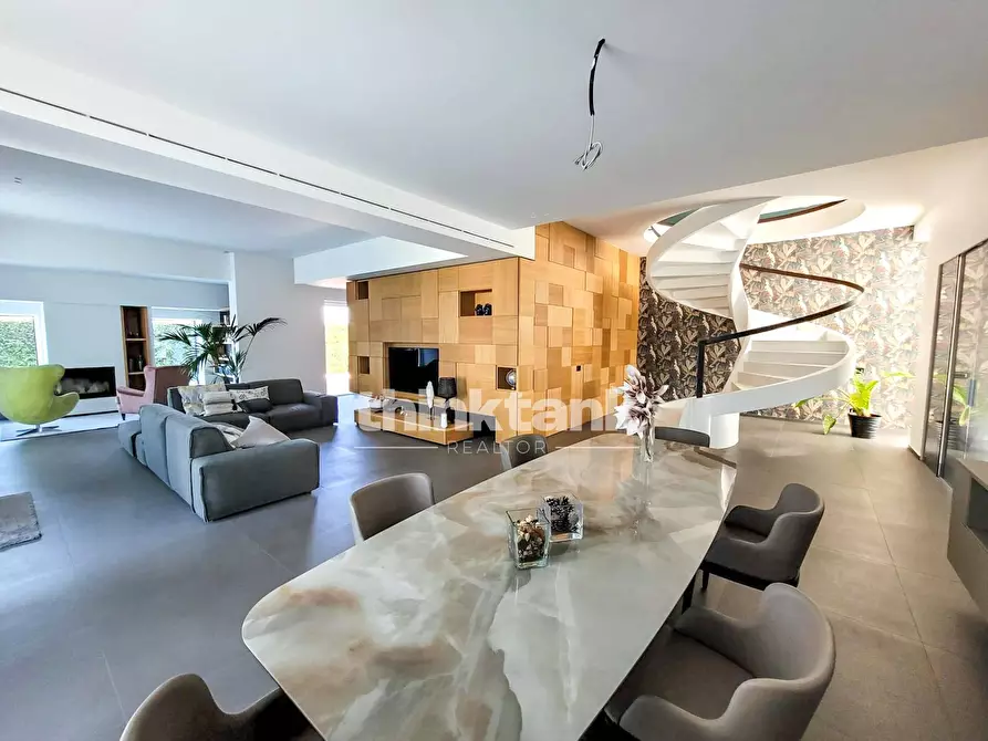 Immagine 8 di Villa in vendita  in Via Timone Zaccanazzo a Acireale