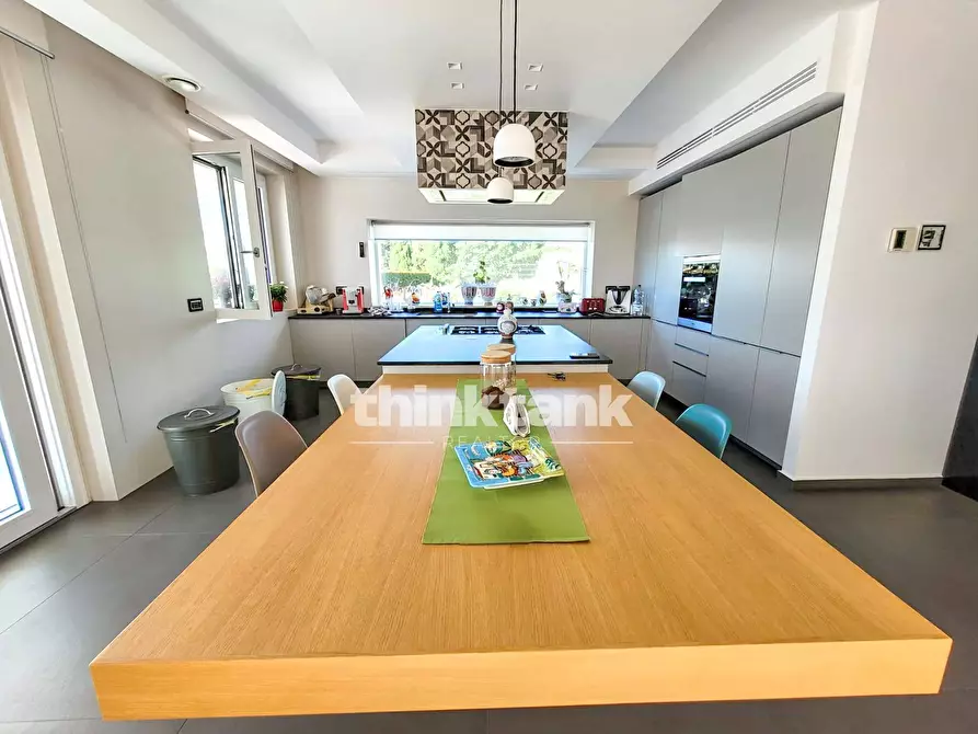 Immagine 12 di Villa in vendita  in Via Timone Zaccanazzo a Acireale