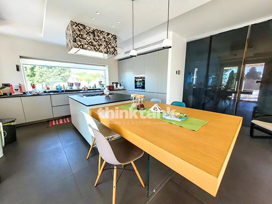 Immagine 11 di Villa in vendita  in Via Timone Zaccanazzo a Acireale