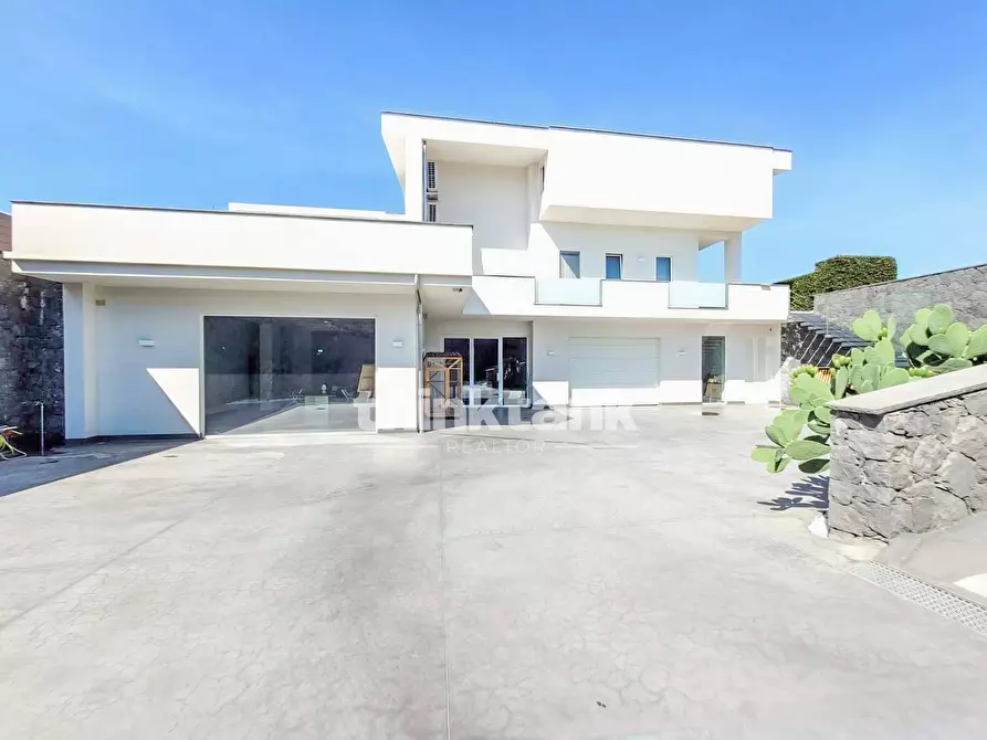 Immagine 25 di Villa in vendita  in Via Timone Zaccanazzo a Acireale