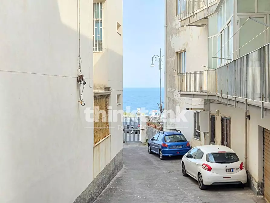 Immagine 21 di Appartamento in vendita  in Via Francesco Crispi a Aci Castello