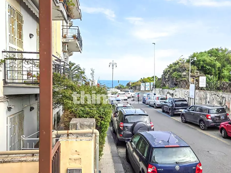 Immagine 1 di Appartamento in vendita  in Via Francesco Crispi a Aci Castello