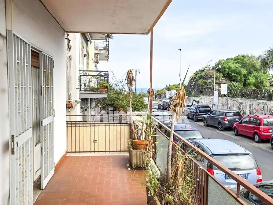 Immagine 20 di Appartamento in vendita  in Via Francesco Crispi a Aci Castello