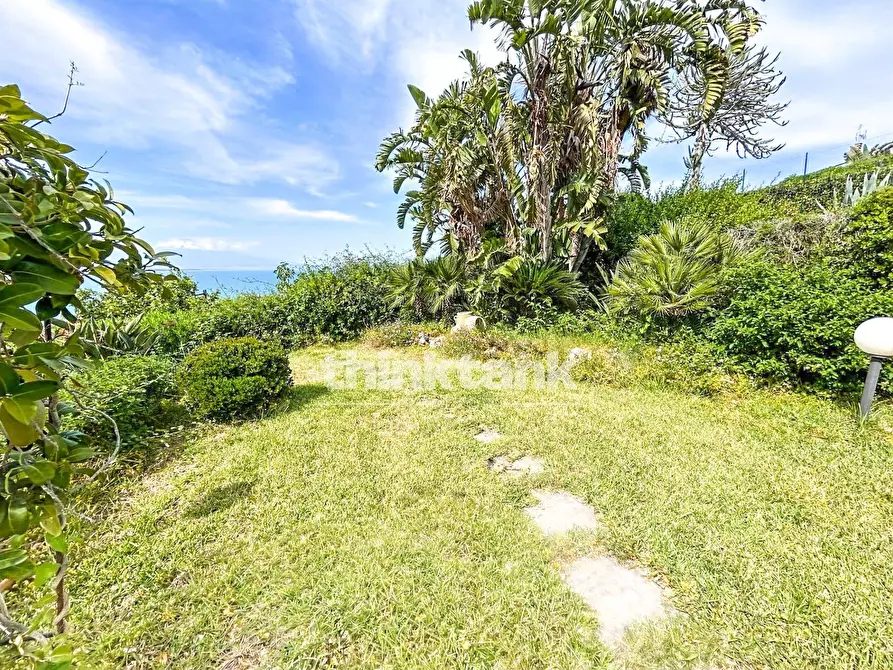 Immagine 5 di Villa in vendita  in Costa Degli Oleandri a Augusta