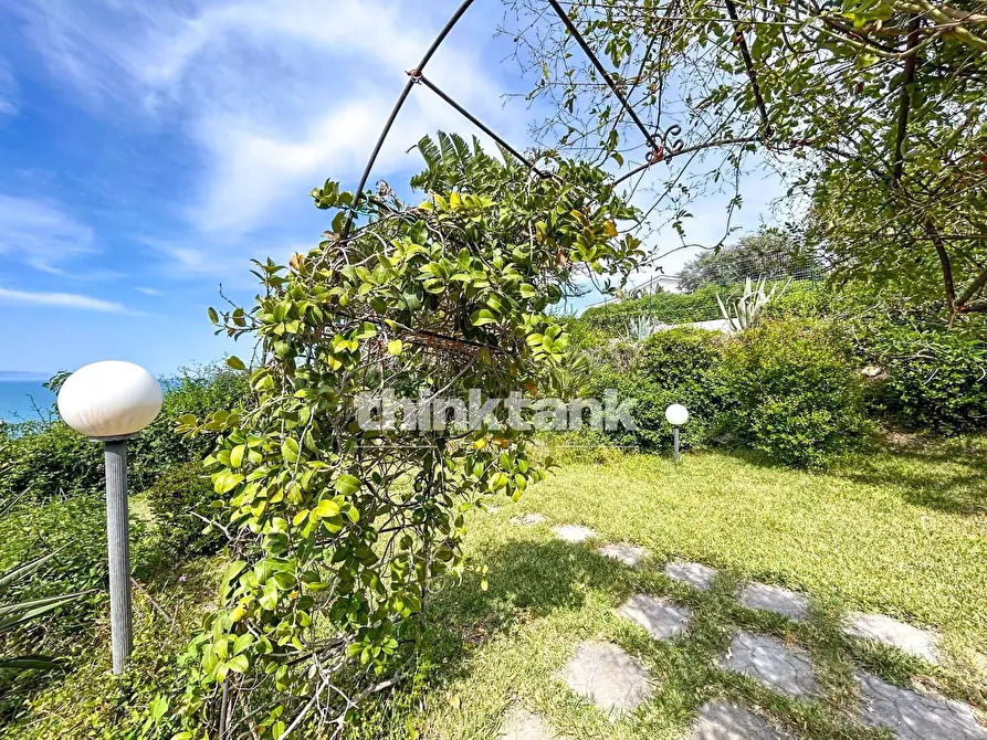 Immagine 6 di Villa in vendita  in Costa Degli Oleandri a Augusta