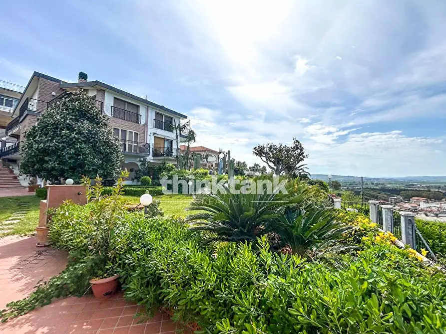 Immagine 4 di Villa in vendita  in Costa Degli Oleandri a Augusta