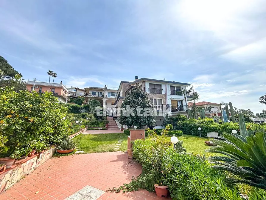Immagine 8 di Villa in vendita  in Costa Degli Oleandri a Augusta