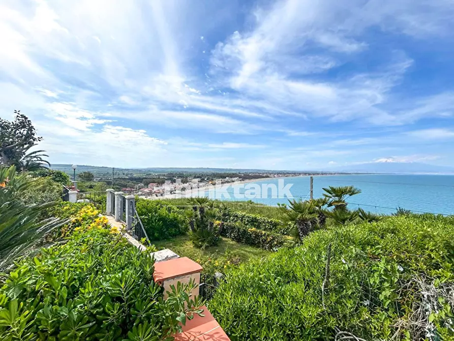 Immagine 2 di Villa in vendita  in Costa Degli Oleandri a Augusta