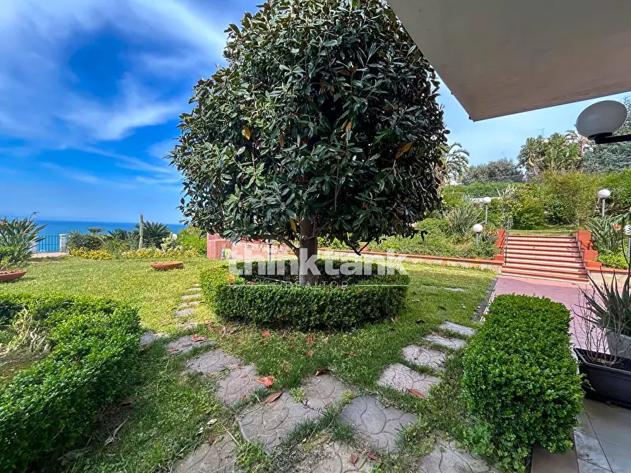 Immagine 48 di Villa in vendita  in Costa Degli Oleandri a Augusta