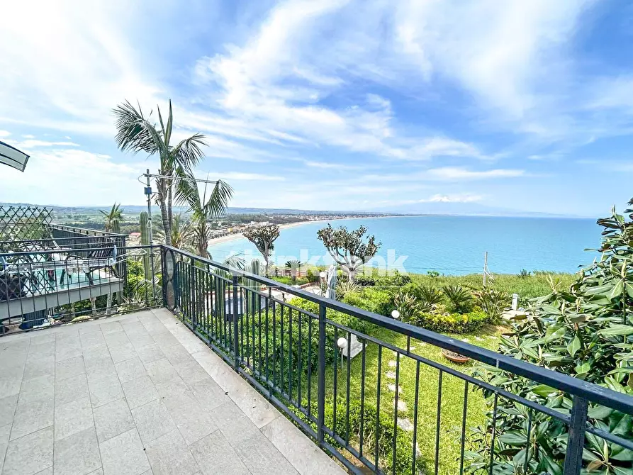 Immagine 1 di Villa in vendita  in Costa Degli Oleandri a Augusta