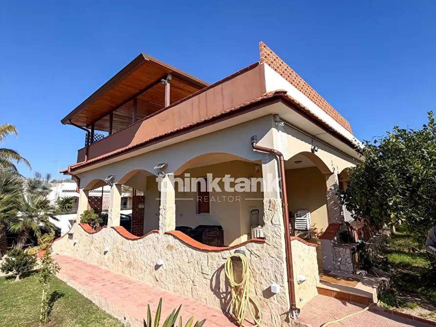 Immagine 5 di Villa in vendita  in Via Chiusa di Carlo a Avola