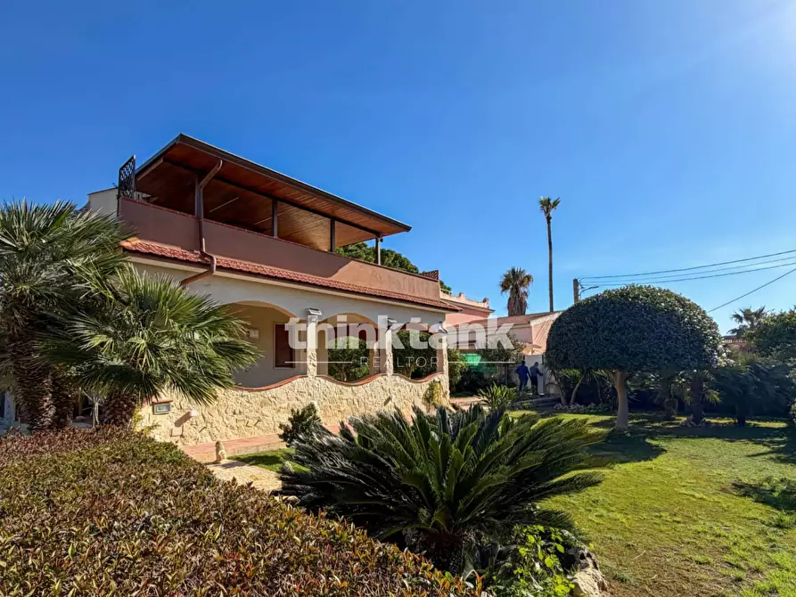 Immagine 3 di Villa in vendita  in Via Chiusa di Carlo a Avola