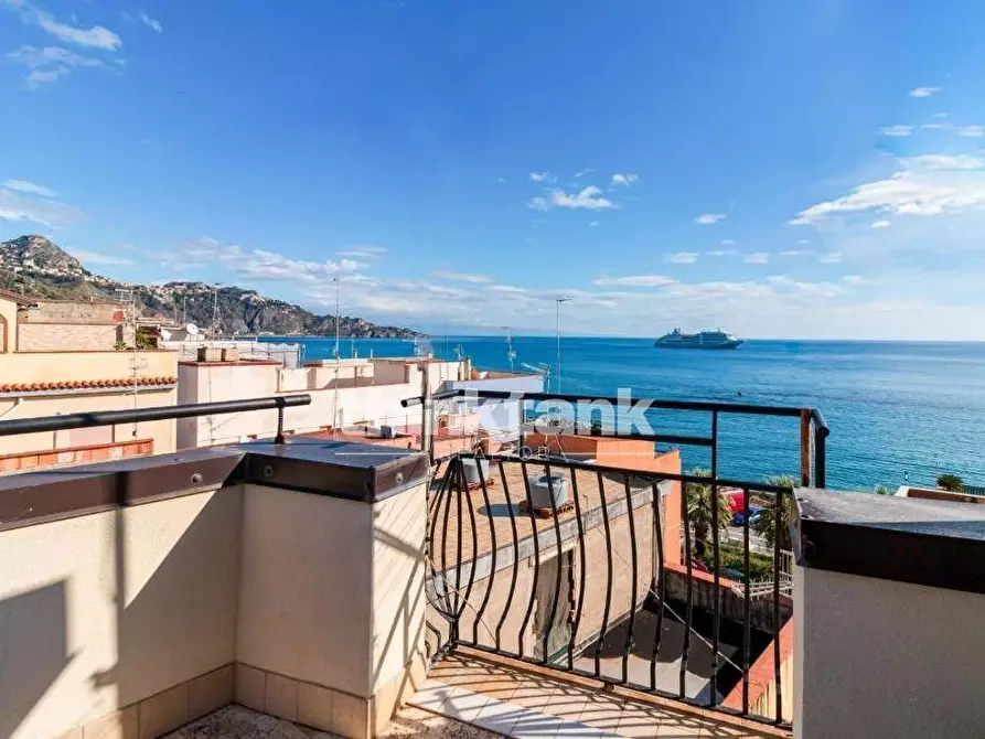 Immagine 1 di Villa in vendita  in Via Vittorio Emanuele SNC a Giardini-Naxos