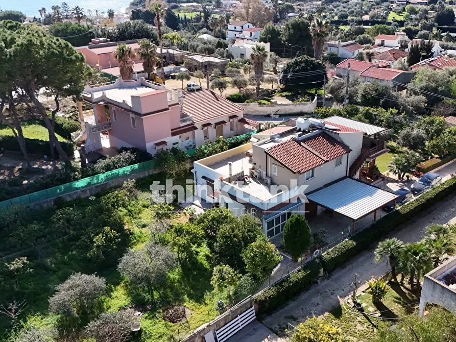 Immagine 1 di Villa in vendita  in Via Chiusa di Carlo a Avola