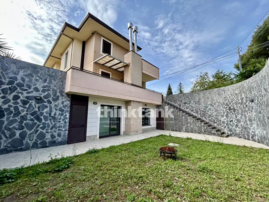 Immagine 51 di Villa in vendita  in Via delle Ginestre a Gravina Di Catania
