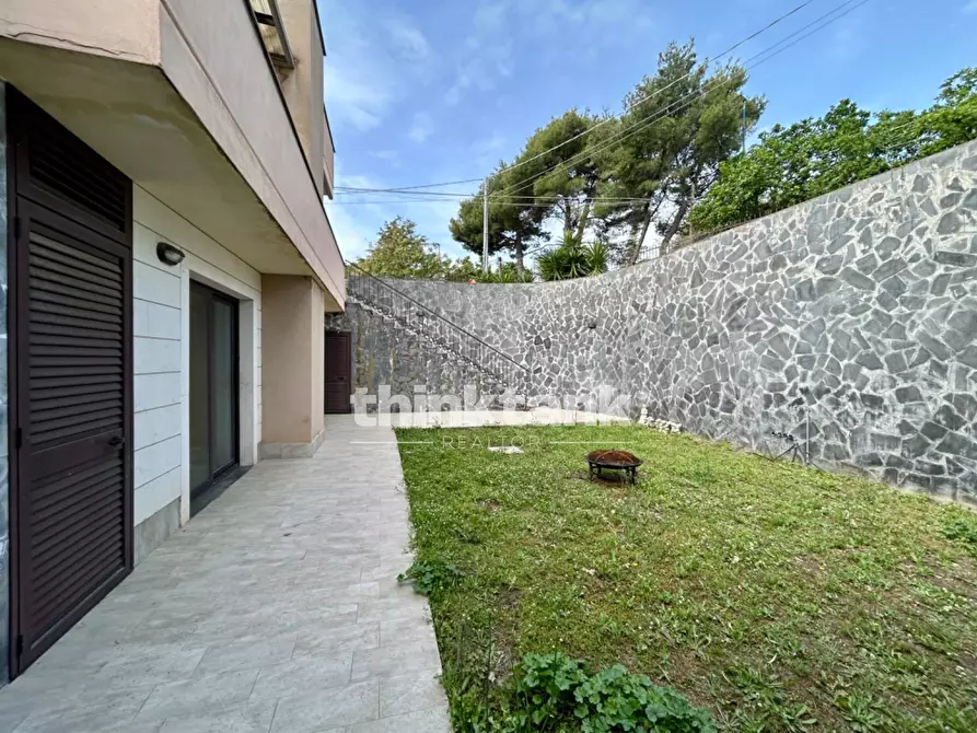 Immagine 2 di Villa in vendita  in Via delle Ginestre a Gravina Di Catania