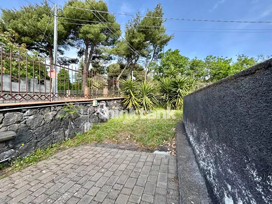 Immagine 6 di Villa in vendita  in Via delle Ginestre a Gravina Di Catania