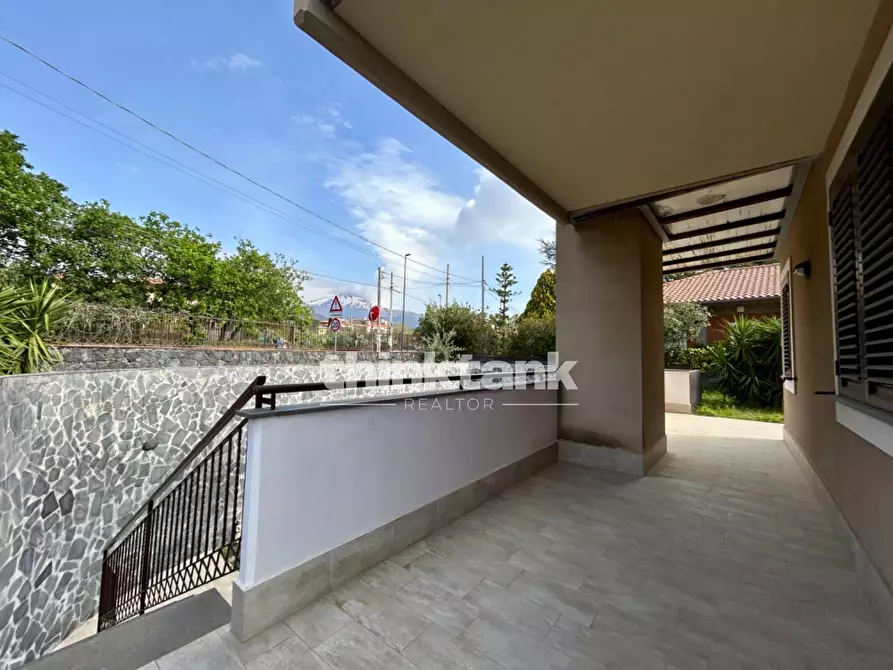 Immagine 7 di Villa in vendita  in Via delle Ginestre a Gravina Di Catania