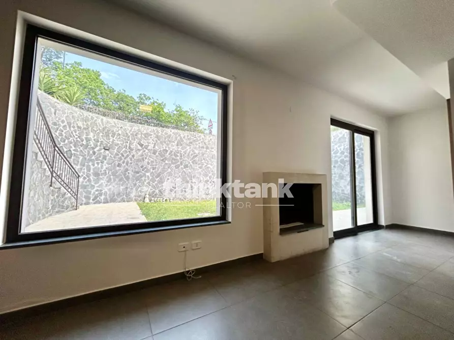 Immagine 12 di Villa in vendita  in Via delle Ginestre a Gravina Di Catania